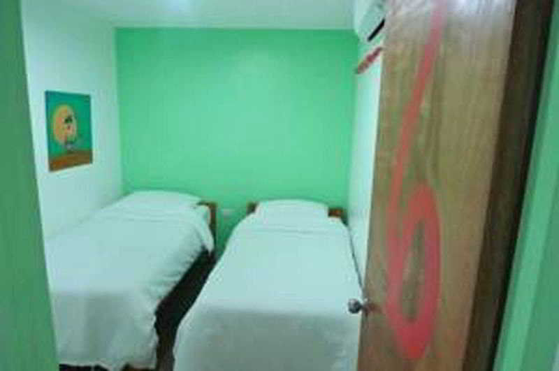 Mnl Boutique Hostel Makati City ภายนอก รูปภาพ