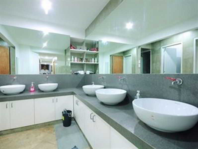 Mnl Boutique Hostel Makati City ภายนอก รูปภาพ