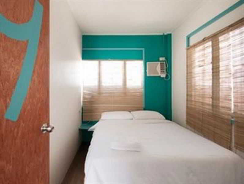 Mnl Boutique Hostel Makati City ภายนอก รูปภาพ