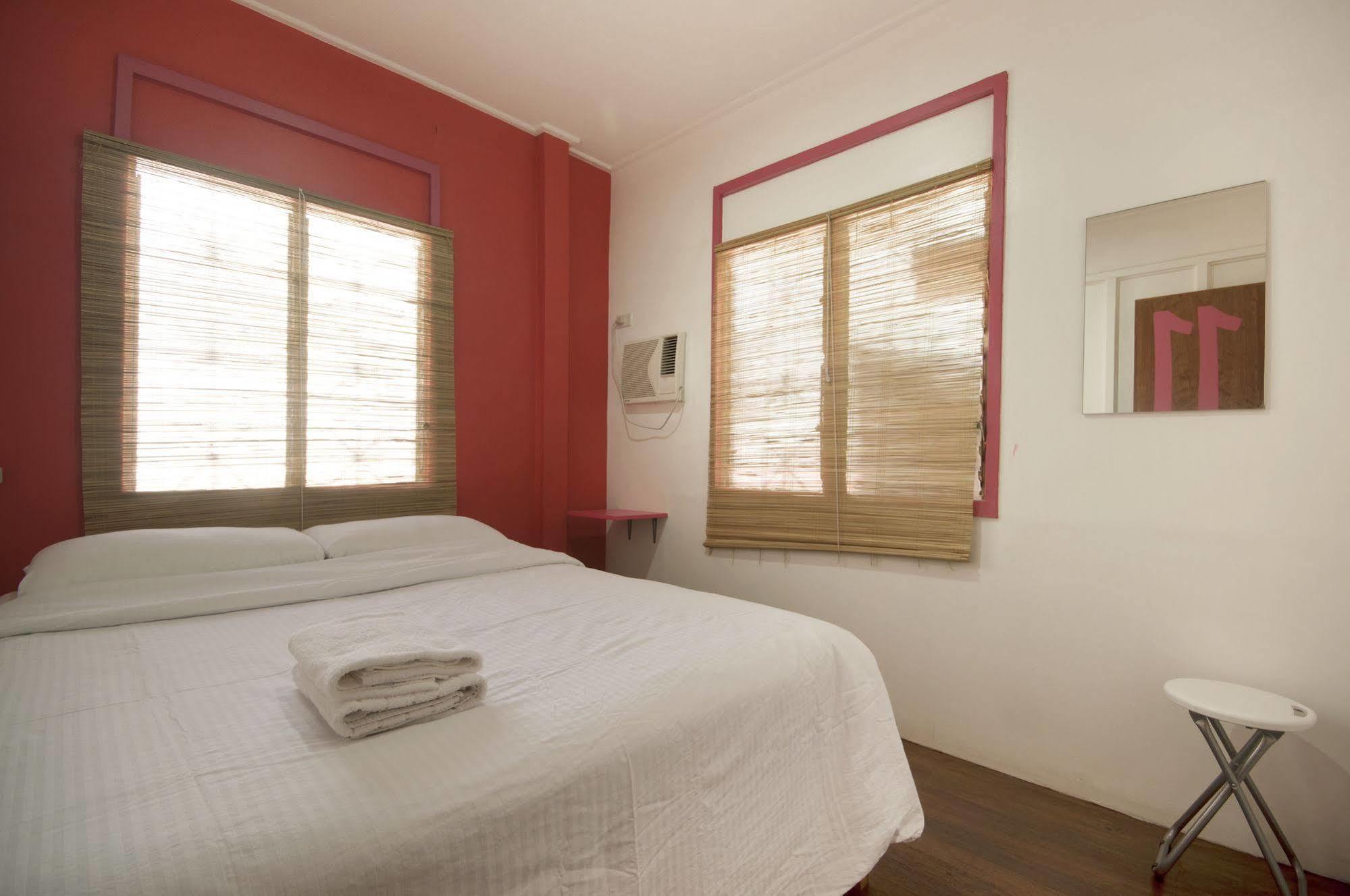 Mnl Boutique Hostel Makati City ภายนอก รูปภาพ