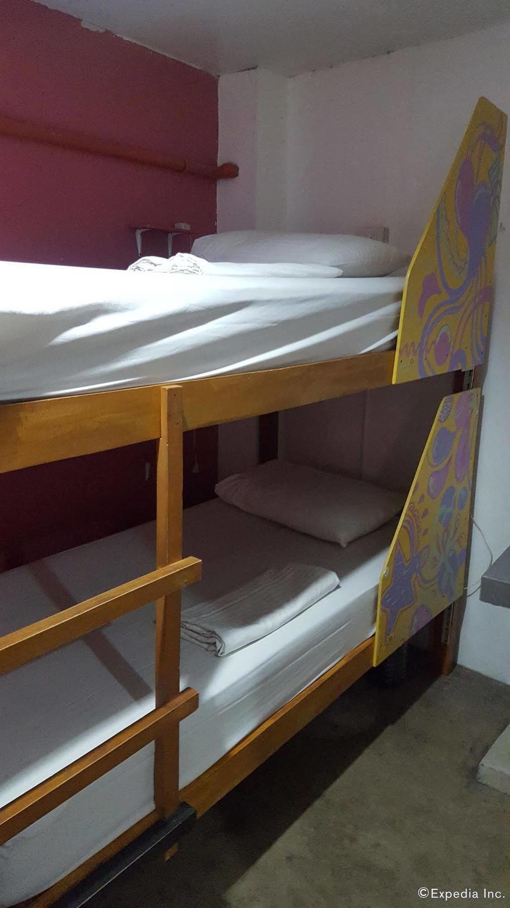 Mnl Boutique Hostel Makati City ภายนอก รูปภาพ