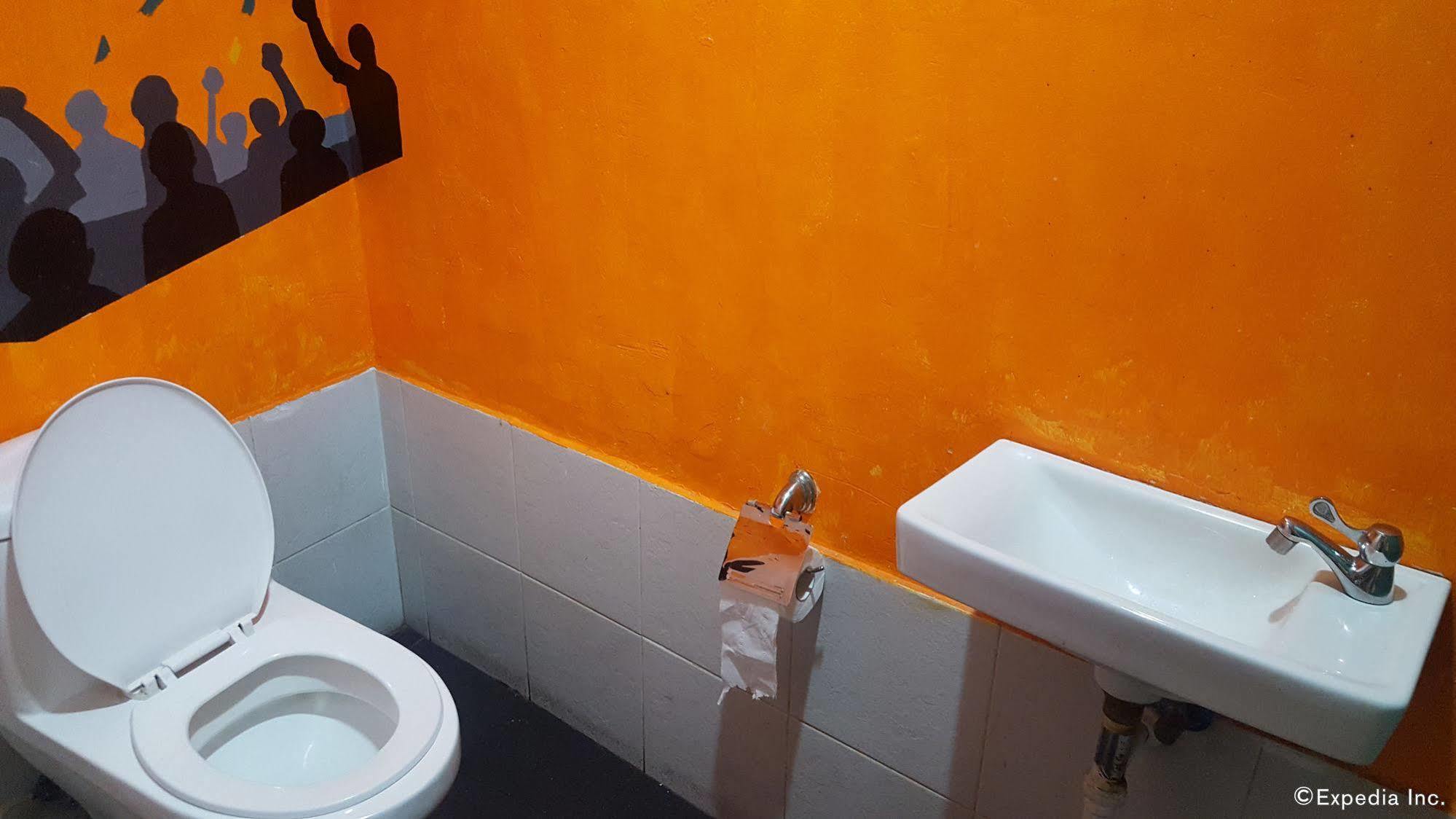 Mnl Boutique Hostel Makati City ภายนอก รูปภาพ