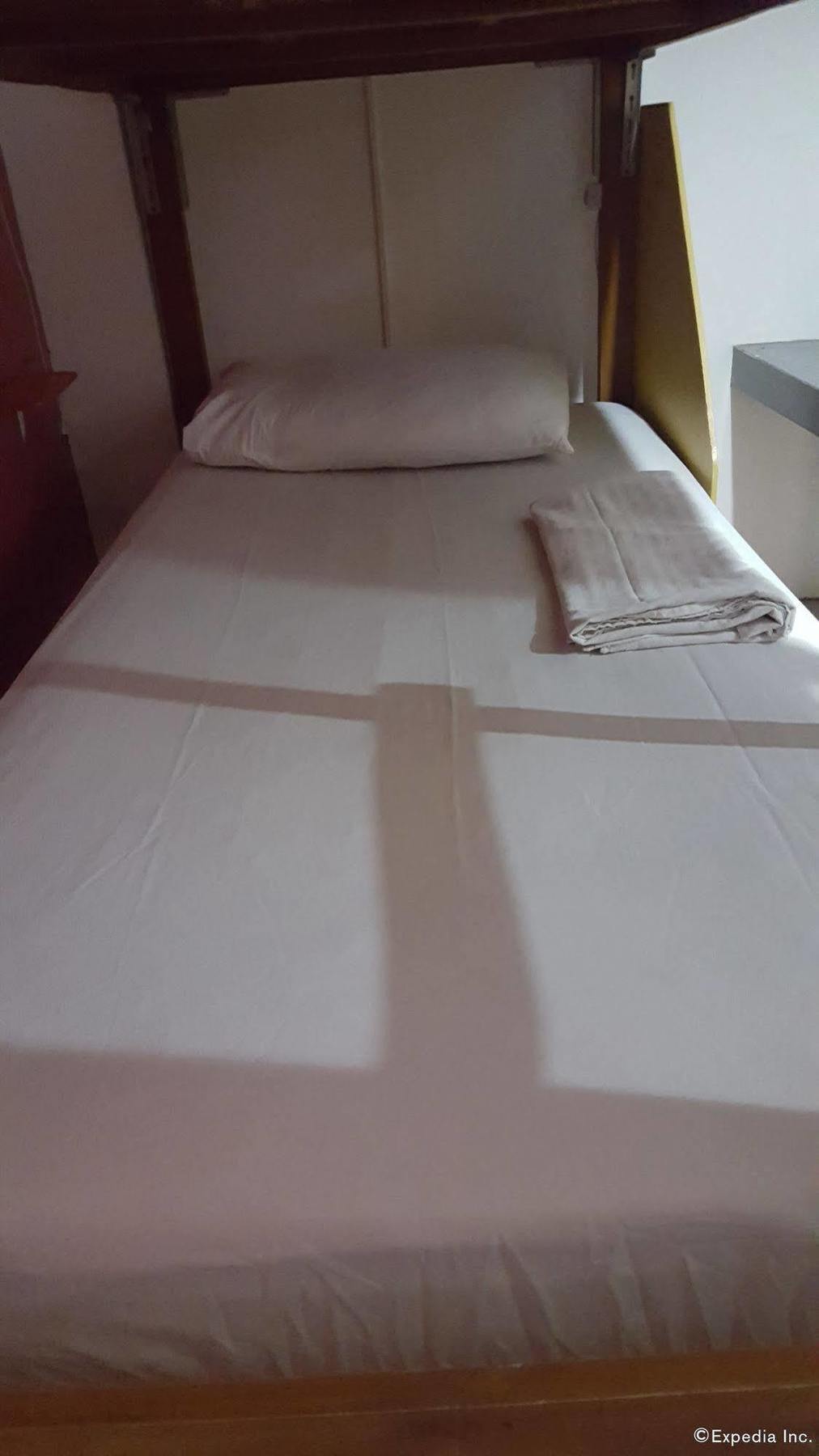 Mnl Boutique Hostel Makati City ภายนอก รูปภาพ