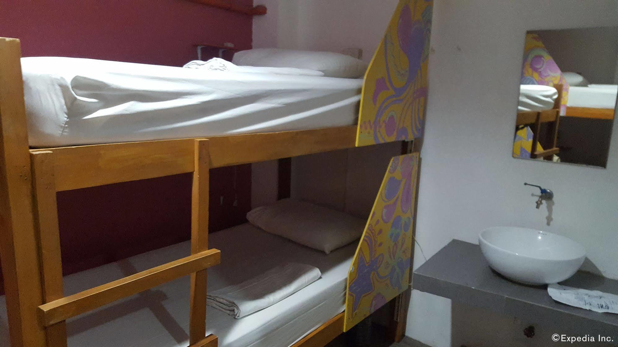 Mnl Boutique Hostel Makati City ภายนอก รูปภาพ