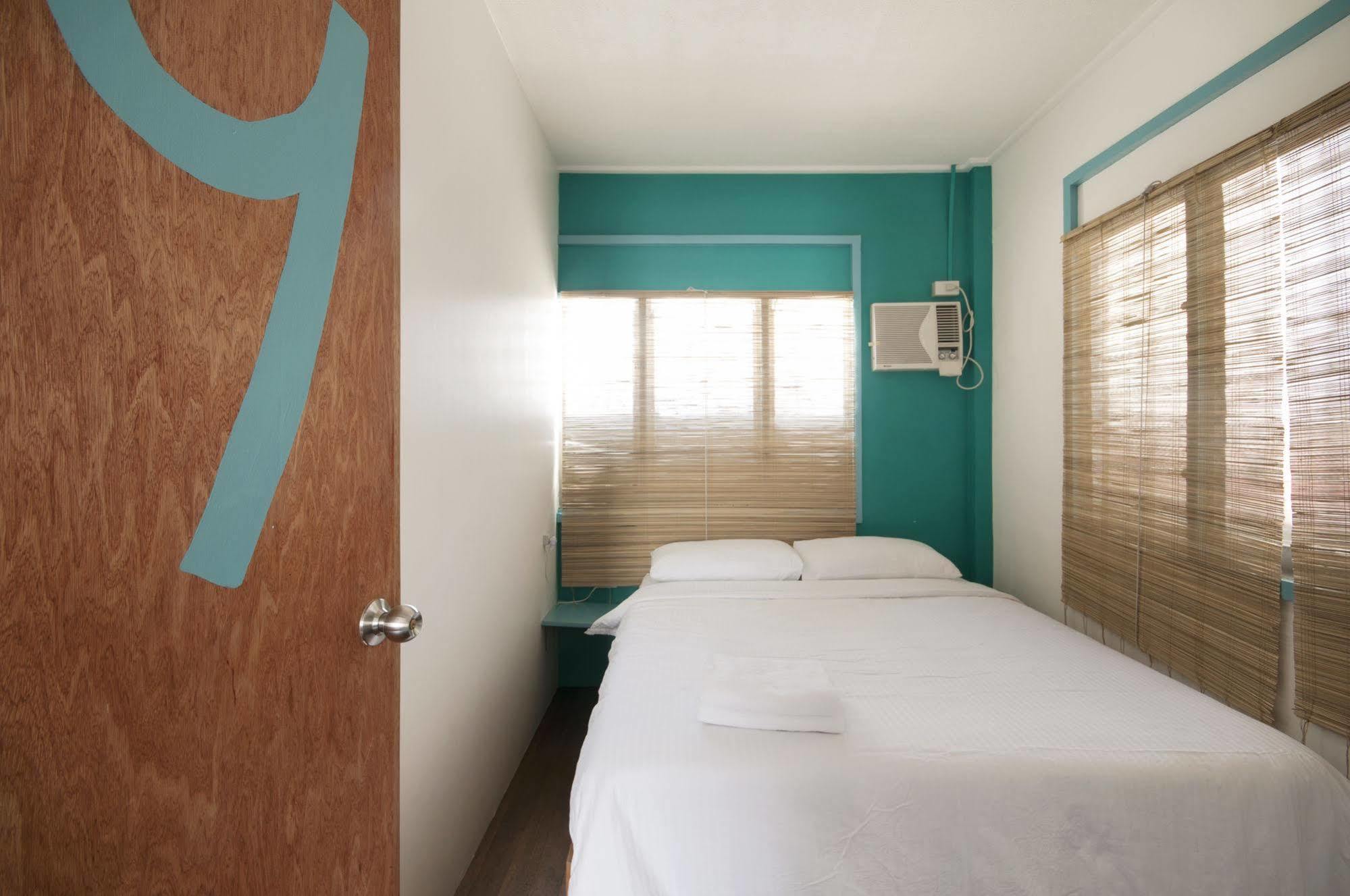 Mnl Boutique Hostel Makati City ภายนอก รูปภาพ